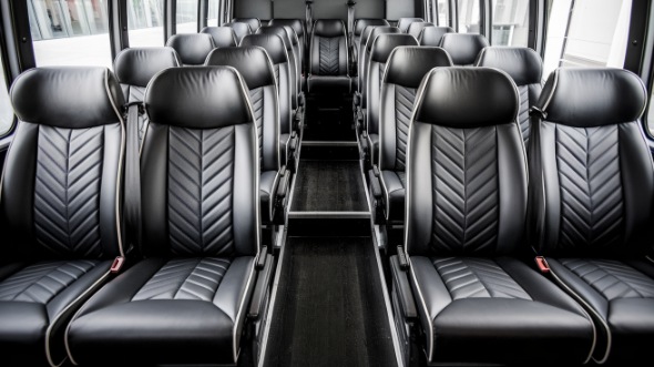 15 passenger minibus rental deltona